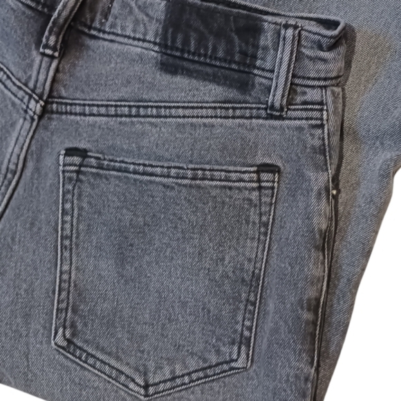 Abercrombie & Fitch The 90s Straight Ultra High Rise Jeans Hem Slit - Picture 10 of 14